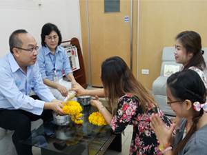 Business Plus ร่วมสืบสานวัฒนธรรมไทยในวันสงกรานต์ 2558